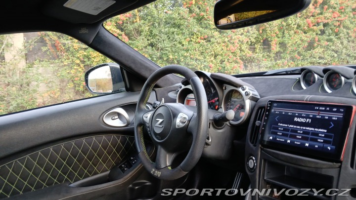 Nissan 370 Z byl krásný, hav. Málo km 2014