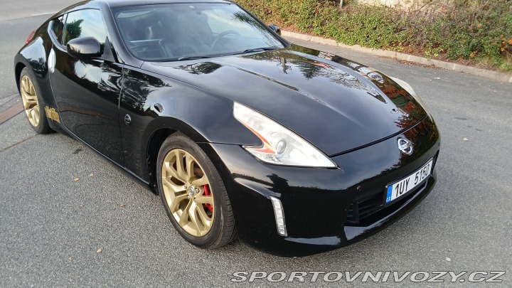 Nissan 370 Z byl krásný, hav. Málo km 2014