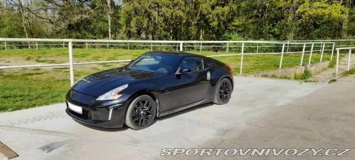 Nissan 370 Z byl krásný, hav. Málo km 2014