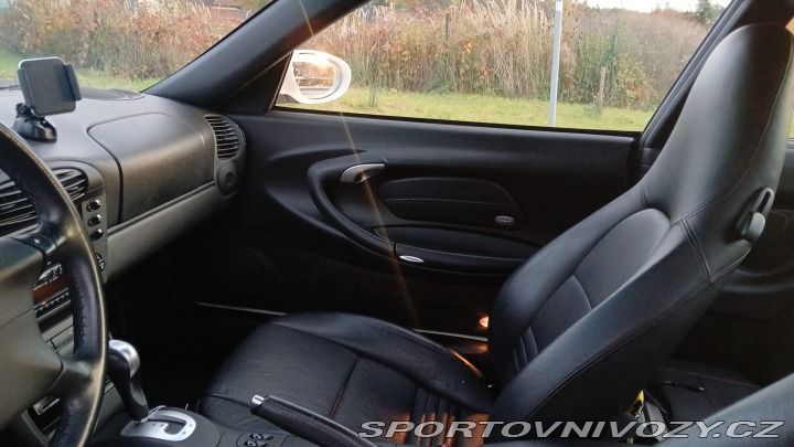 Nissan 370 Z byl krásný, hav. Málo km 2014