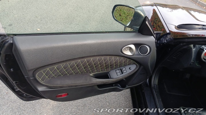 Nissan 370 Z byl krásný, hav. Málo km 2014