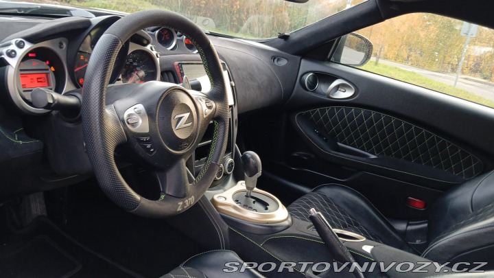 Nissan 370 Z byl krásný, hav. Málo km 2014