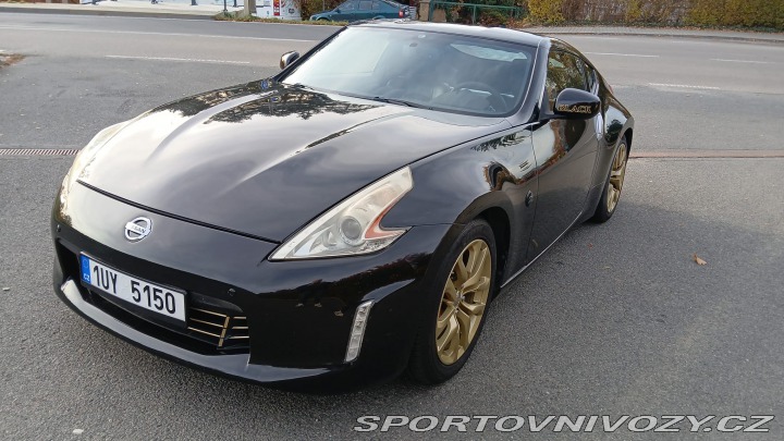 Nissan 370 Z byl krásný, hav. Málo km 2014
