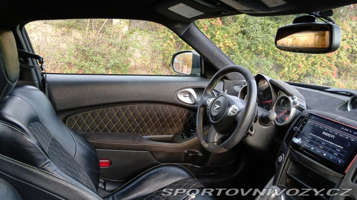 Nissan 370 Z byl krásný, hav. Málo km 2014