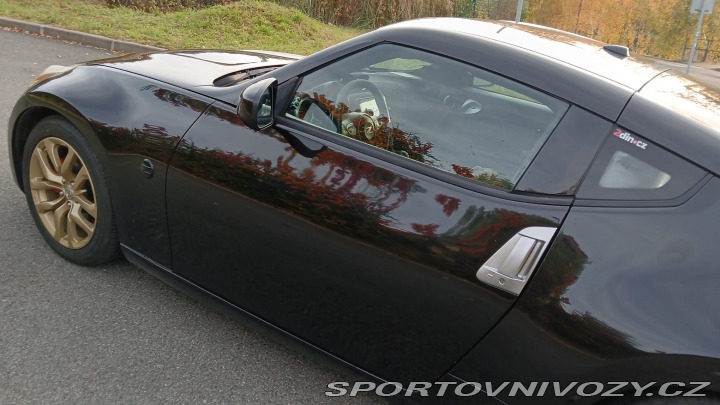 Nissan 370 Z byl krásný, hav. Málo km 2014