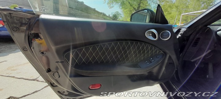 Nissan 370 Z byl krásný, hav. Málo km 2014