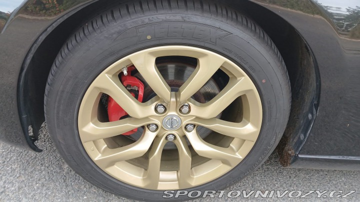 Nissan 370 Z byl krásný, hav. Málo km 2014