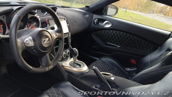 Nissan 370 Z byl krásný, hav. Málo km 2014