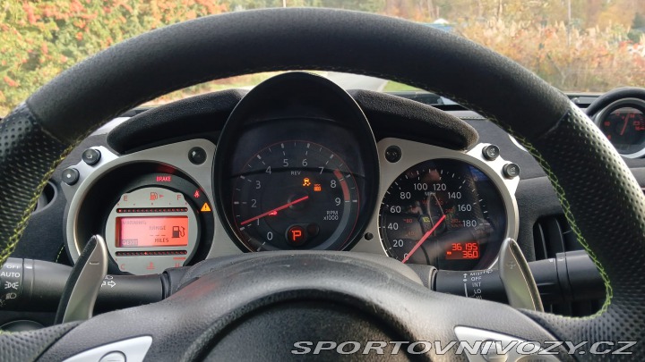 Nissan 370 Z byl krásný, hav. Málo km 2014