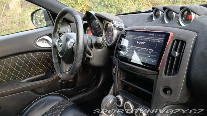 Nissan 370 Z byl krásný, hav. Málo km 2014
