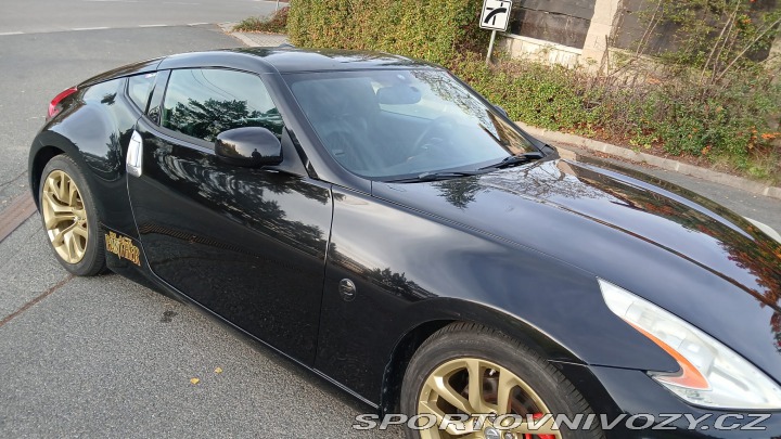 Nissan 370 Z byl krásný, hav. Málo km 2014