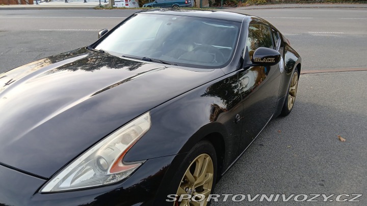 Nissan 370 Z byl krásný, hav. Málo km 2014