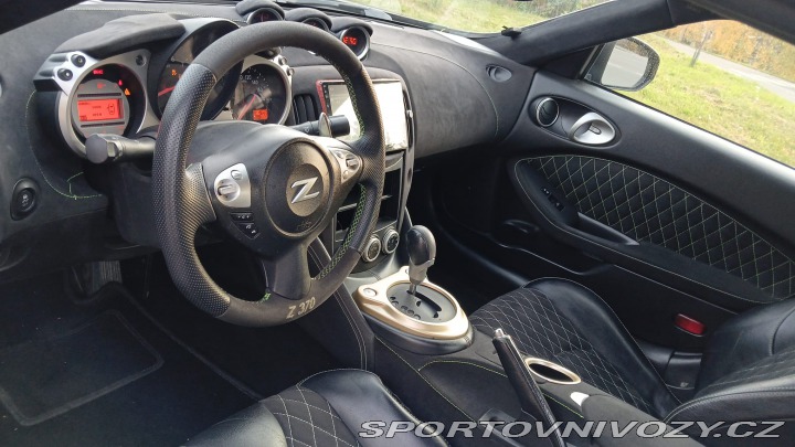 Nissan 370 Z byl krásný, hav. Málo km 2014