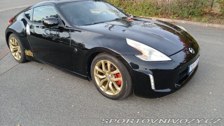 Nissan 370 Z byl krásný, hav. Málo km 2014