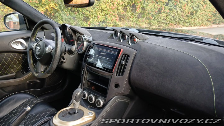 Nissan 370 Z byl krásný, hav. Málo km 2014