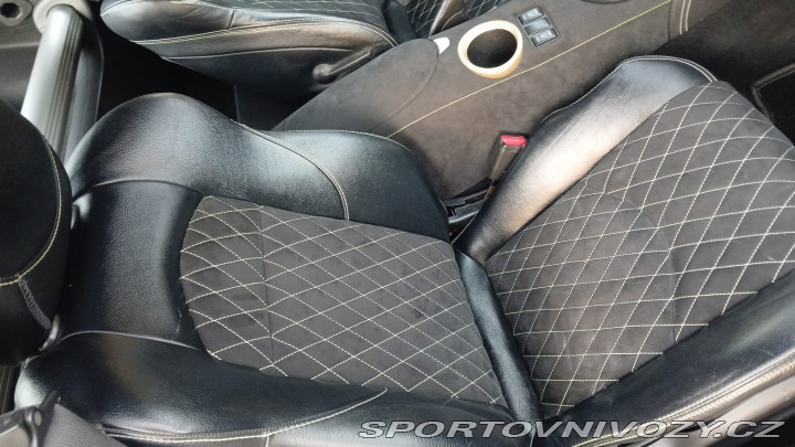 Nissan 370 Z byl krásný, hav. Málo km 2014