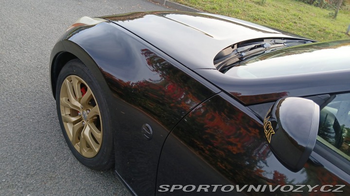 Nissan 370 Z byl krásný, hav. Málo km 2014