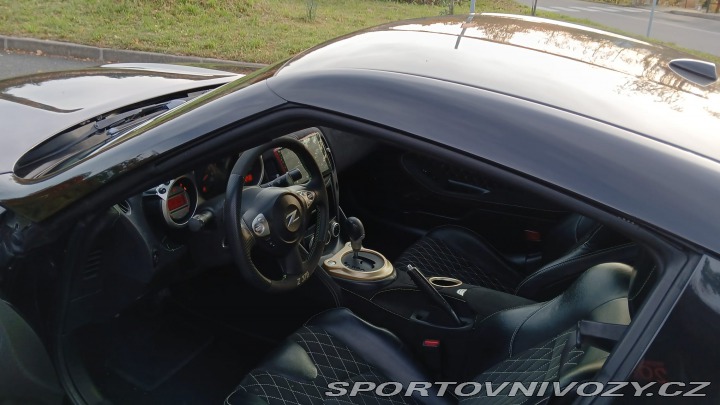 Nissan 370 Z byl krásný, hav. Málo km 2014