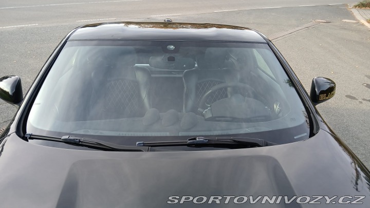 Nissan 370 Z byl krásný, hav. Málo km 2014