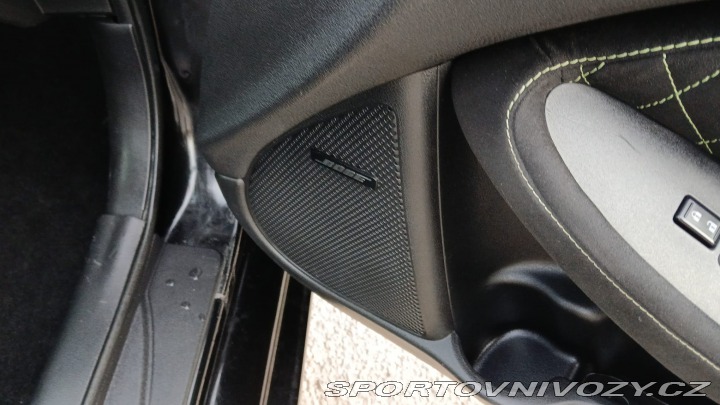 Nissan 370 Z byl krásný, hav. Málo km 2014