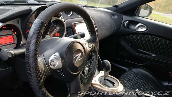 Nissan 370 Z byl krásný, hav. Málo km 2014