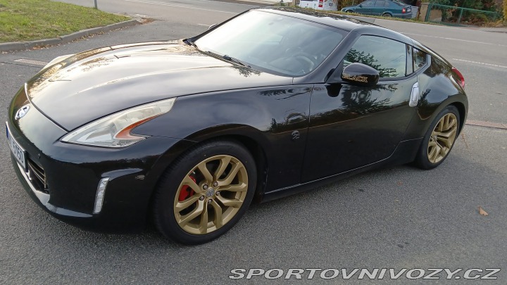Nissan 370 Z byl krásný, hav. Málo km 2014
