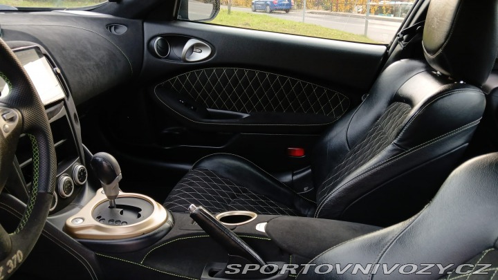 Nissan 370 Z byl krásný, hav. Málo km 2014