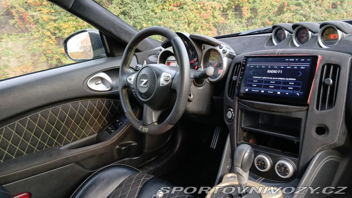 Nissan 370 Z byl krásný, hav. Málo km 2014