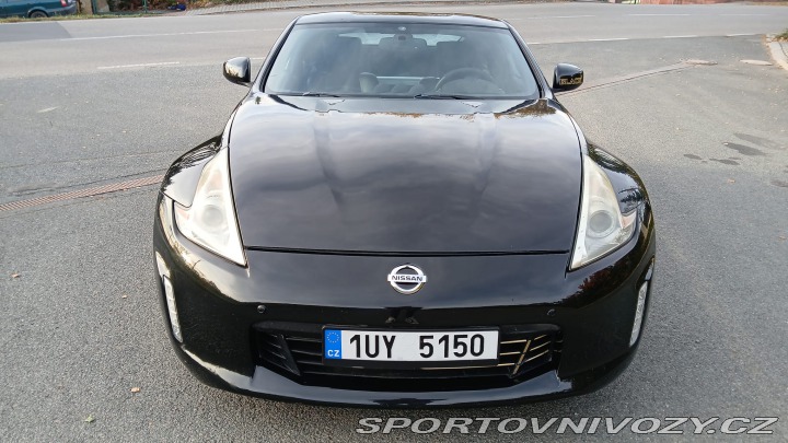Nissan 370 Z byl krásný, hav. Málo km 2014