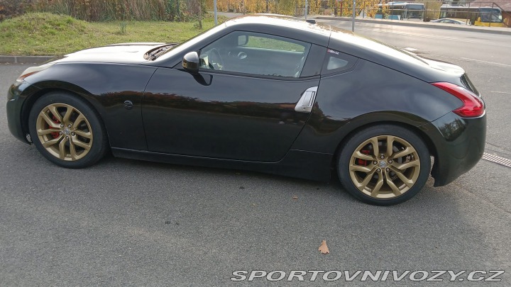 Nissan 370 Z byl krásný, hav. Málo km 2014