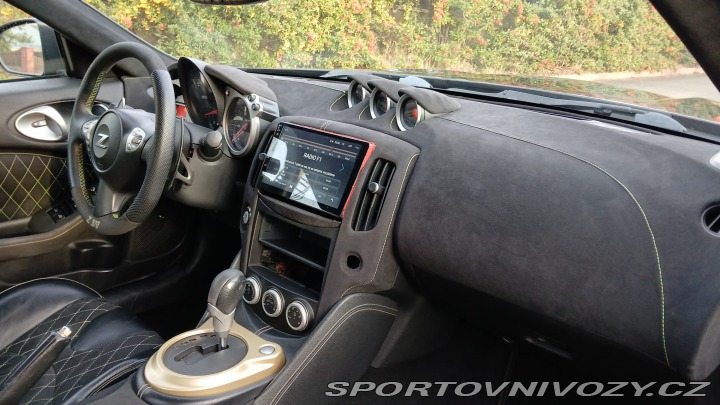 Nissan 370 Z byl krásný, hav. Málo km 2014