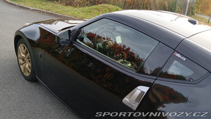 Nissan 370 Z byl krásný, hav. Málo km 2014