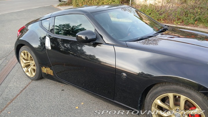 Nissan 370 Z byl krásný, hav. Málo km 2014