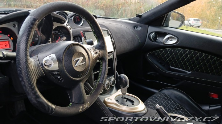 Nissan 370 Z byl krásný, hav. Málo km 2014