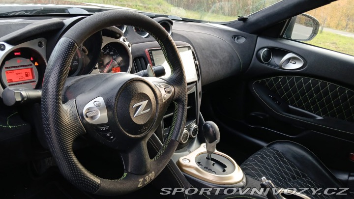 Nissan 370 Z byl krásný, hav. Málo km 2014
