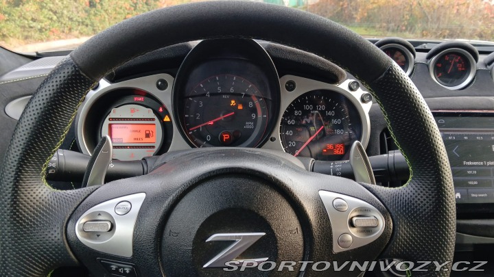 Nissan 370 Z byl krásný, hav. Málo km 2014