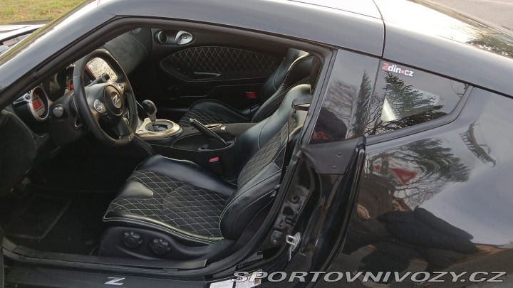 Nissan 370 Z byl krásný, hav. Málo km 2014