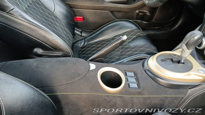 Nissan 370 Z byl krásný, hav. Málo km 2014