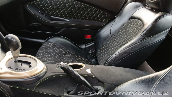 Nissan 370 Z byl krásný, hav. Málo km 2014