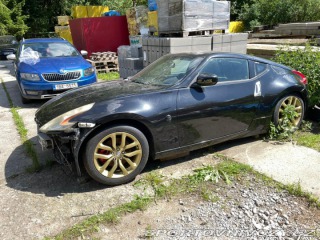 Nissan 370 Z byl krásný, hav. Málo km 2014