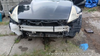 Nissan 370 Z byl krásný, hav. Málo km 2014