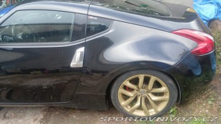 Nissan 370 Z byl krásný, hav. Málo km 2014