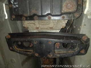Nissan 370 Z byl krásný, hav. Málo km 2014