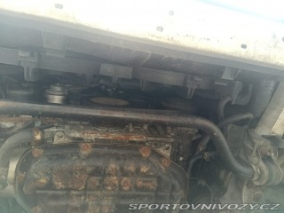 Nissan 370 Z byl krásný, hav. Málo km 2014