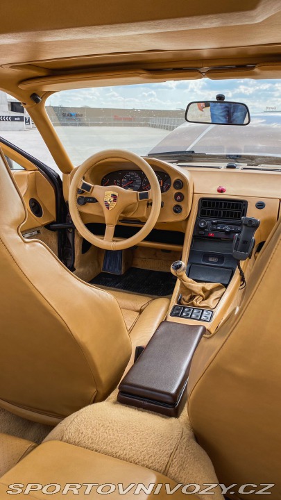 Porsche 928 1984