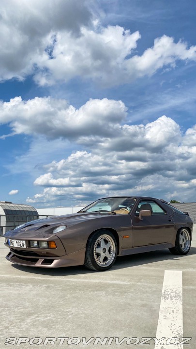 Porsche 928  1984