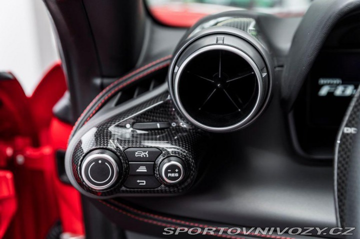 Ferrari F8 Spider /360°/JBL/Lift/Car 2021