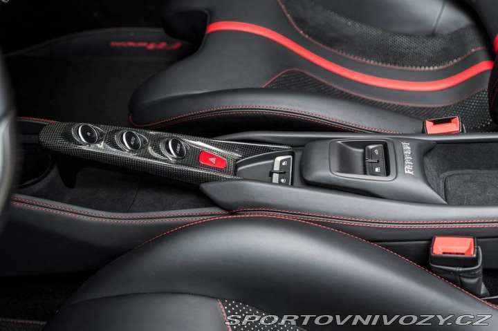 Ferrari F8 Spider /360°/JBL/Lift/Car 2021