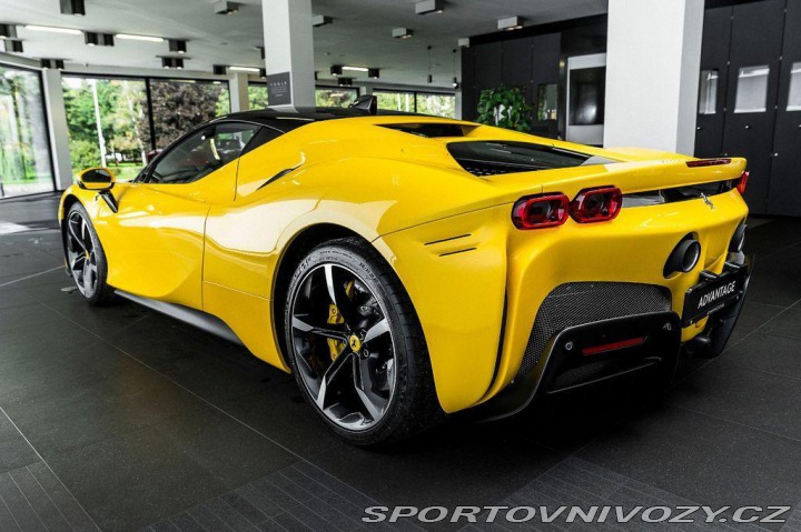 Ferrari SF90 Stradale Komfortsitze/Lif 2023