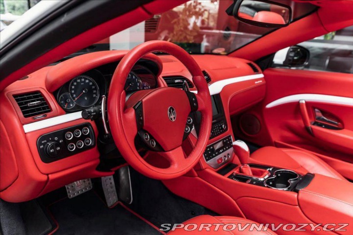 Maserati GranCabrio 4.7 V8/Auto/BOSE/PDC 2011